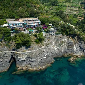 porto-roca.hotelitalianriviera.com/
