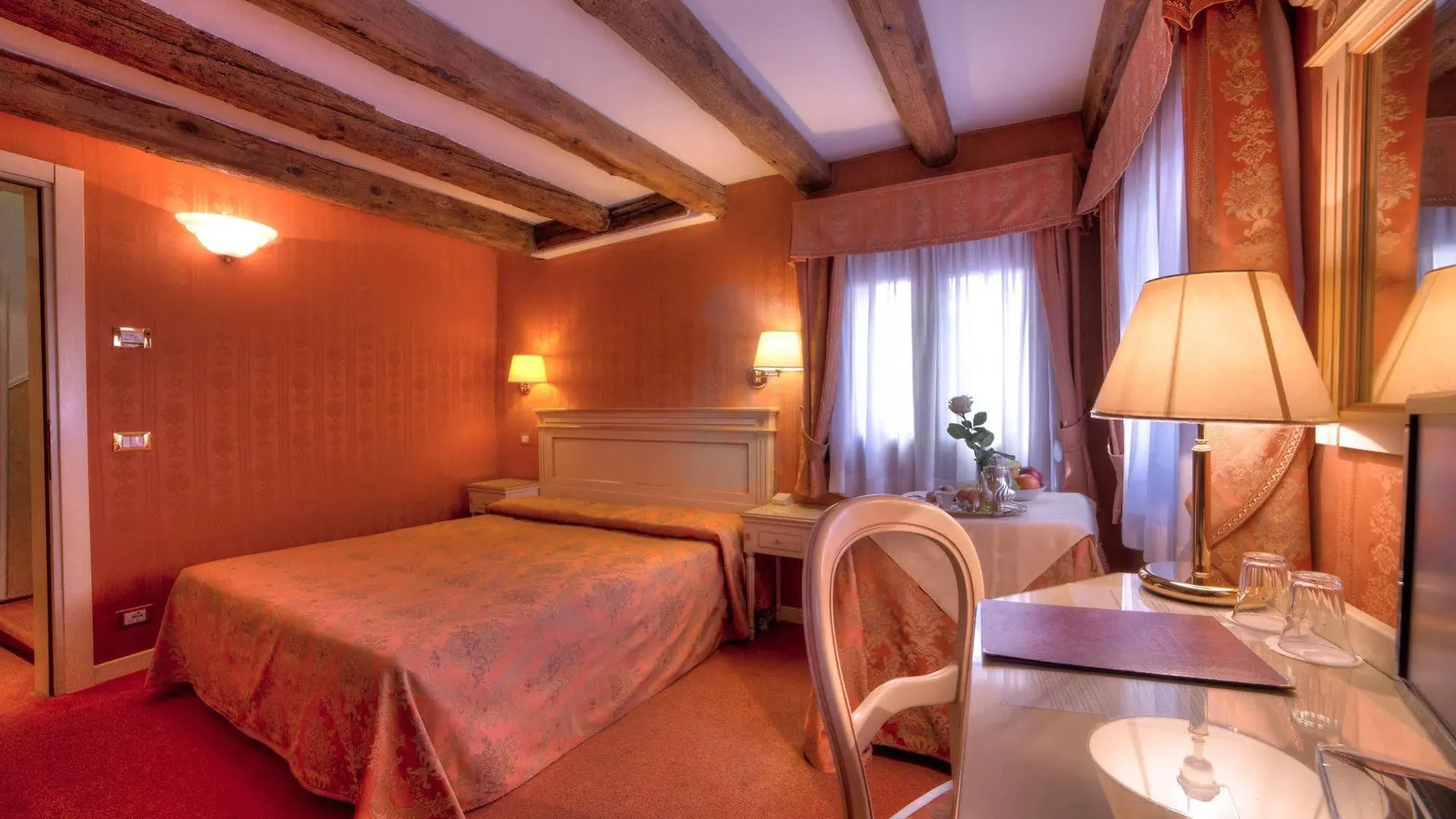 Lanterna Di Marco Polo Bed and Breakfast Venedig
